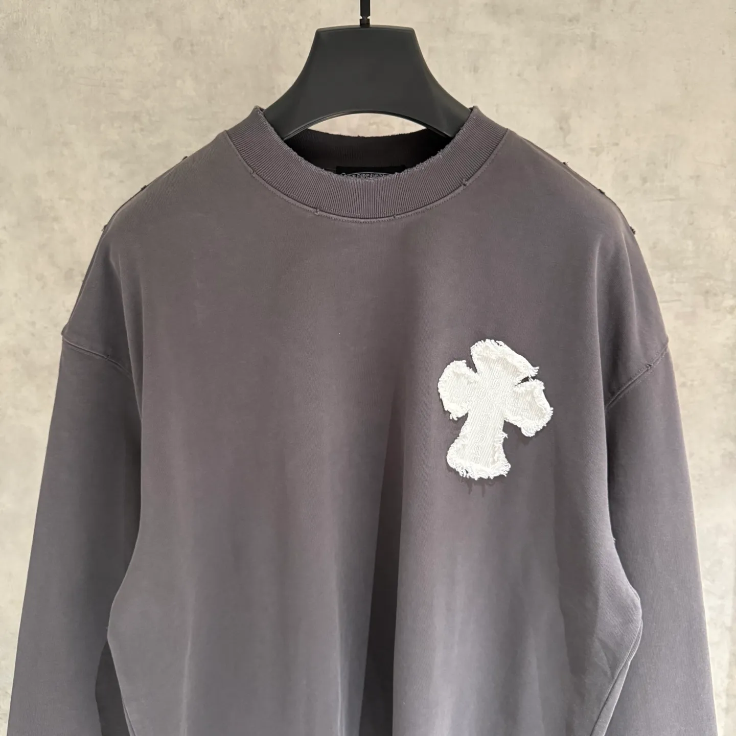 🅿️350 [Strict quality control] CH Croixin's new long-sleeved sweatshirt T-shirt. Heavy 420g double yarn fabric. Wash the whole garment twice. Frayed and torn on all four sides. Heavy fabric. The neckline is made of icy Solona. Loose fit. Deep, wide and stylish. No deformation or shrinkage. Color: 3 colors, black, white and gray. Size: M-2xl